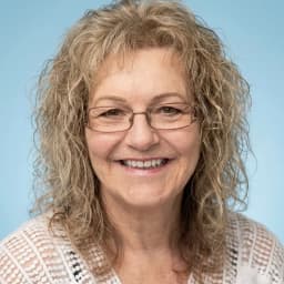 Dee Gidlof's headshot